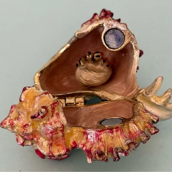 Monet 2011 MUREX Red Cream Seashell Hinged Metal Treasures Trinket Box - Picture 6 of 9